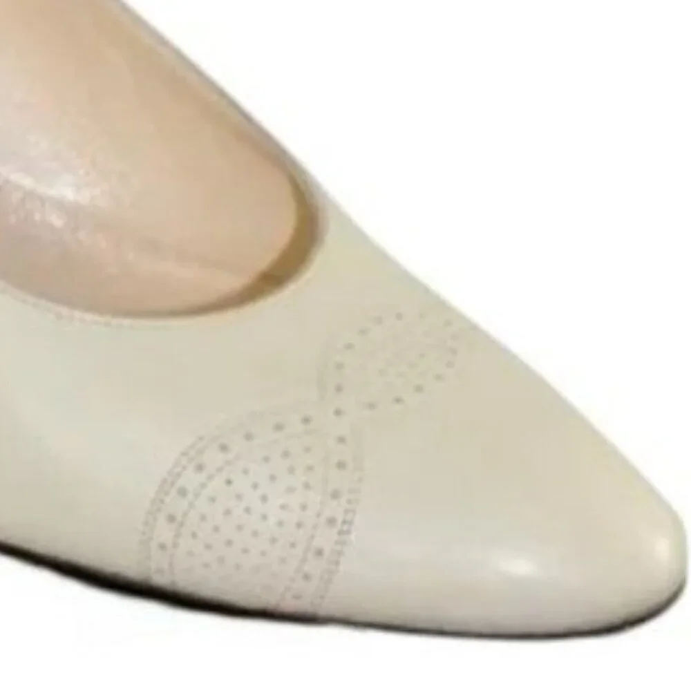 Salvatore Ferragamo Ivory Leather Cap Toe Pumps Size 10 AAAA Narrow